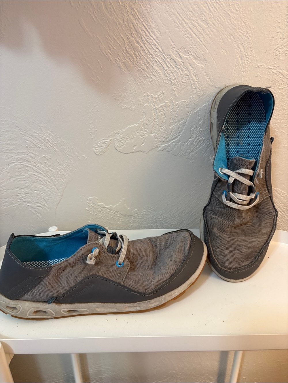 Columbia Men's Gray Sneakers with Blue Interior